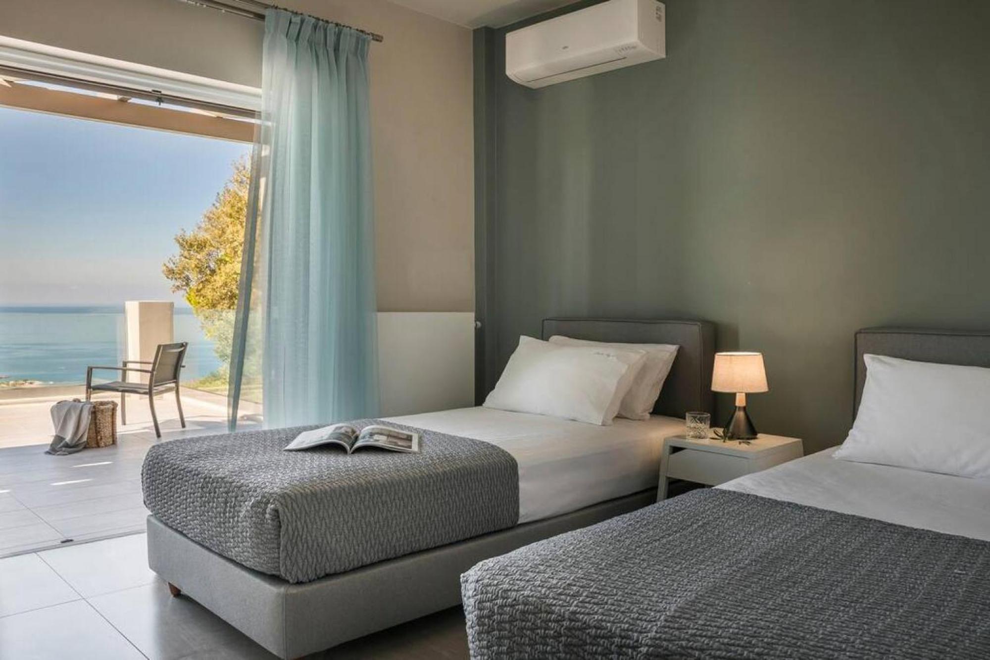 Grande Azzurro In Lakithra Villa ภายนอก รูปภาพ