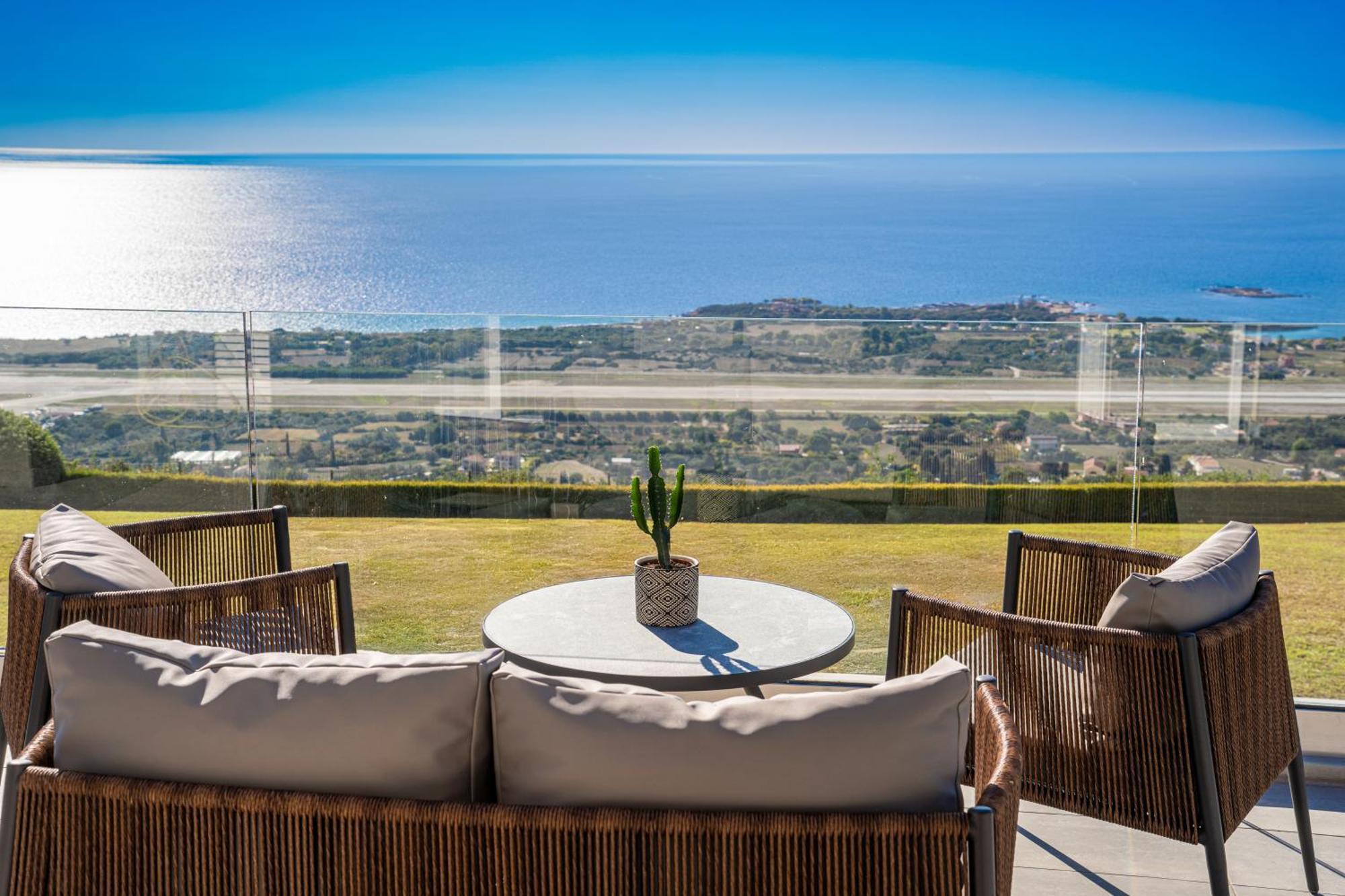 Grande Azzurro In Lakithra Villa ภายนอก รูปภาพ