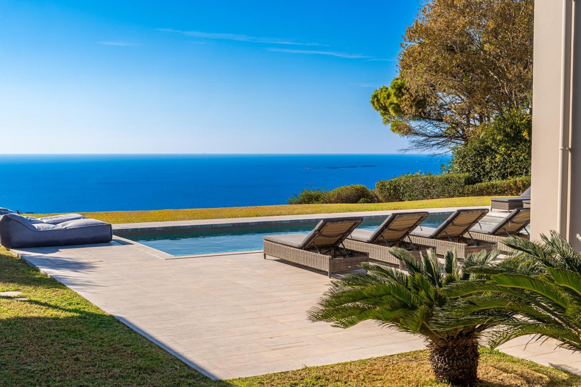 Grande Azzurro In Lakithra Villa ภายนอก รูปภาพ