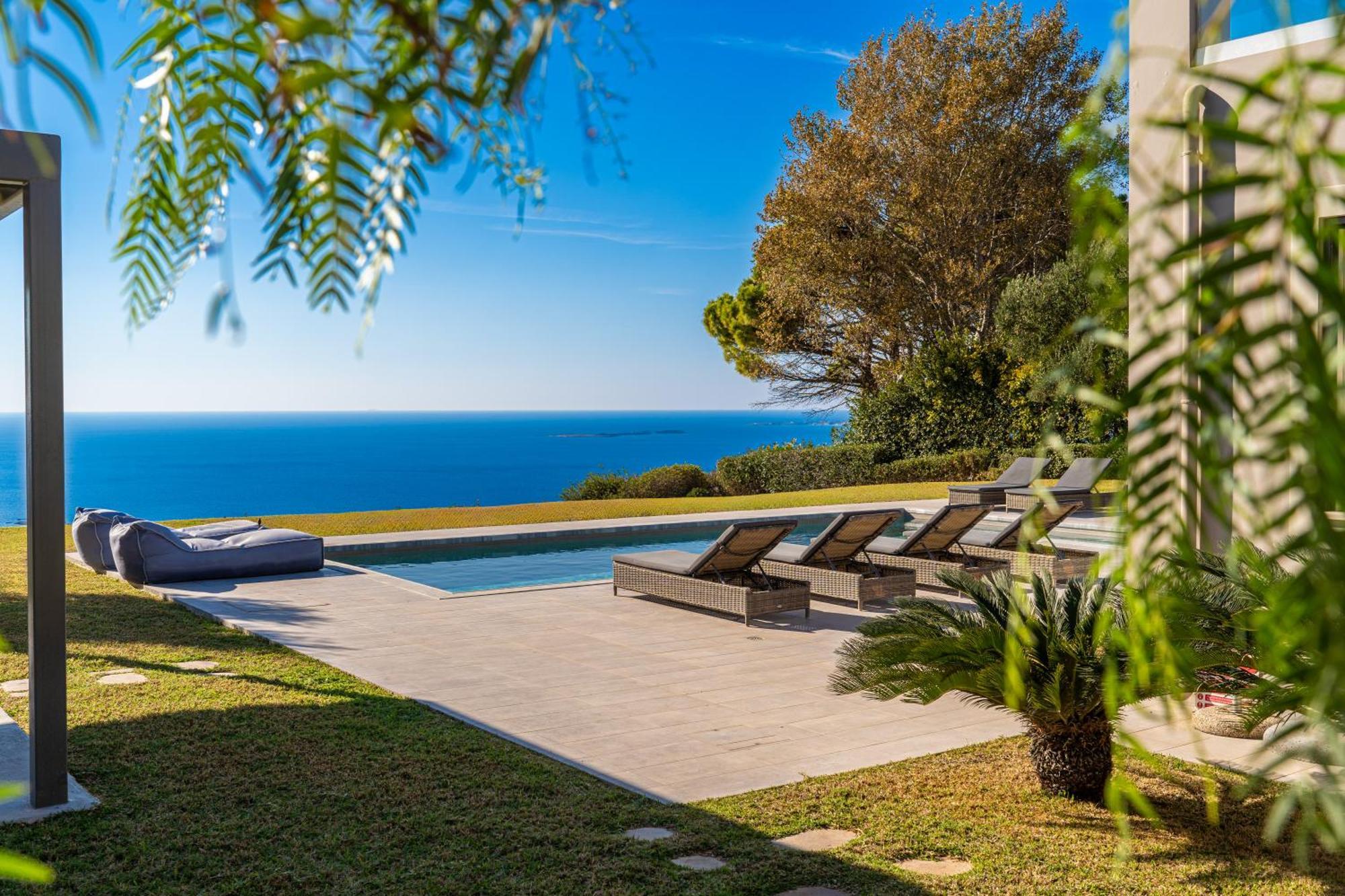 Grande Azzurro In Lakithra Villa ภายนอก รูปภาพ