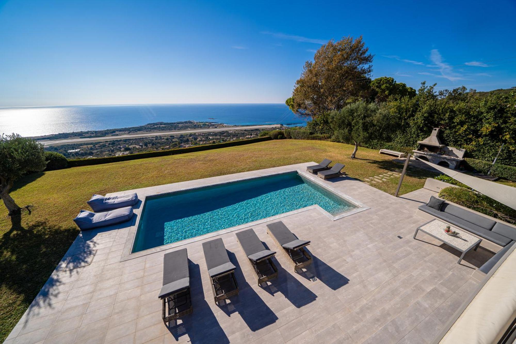 Grande Azzurro In Lakithra Villa ภายนอก รูปภาพ