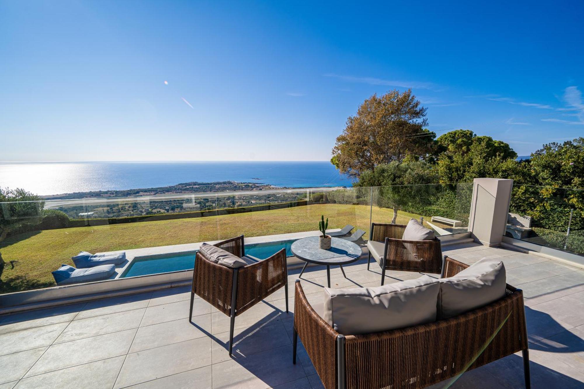 Grande Azzurro In Lakithra Villa ภายนอก รูปภาพ