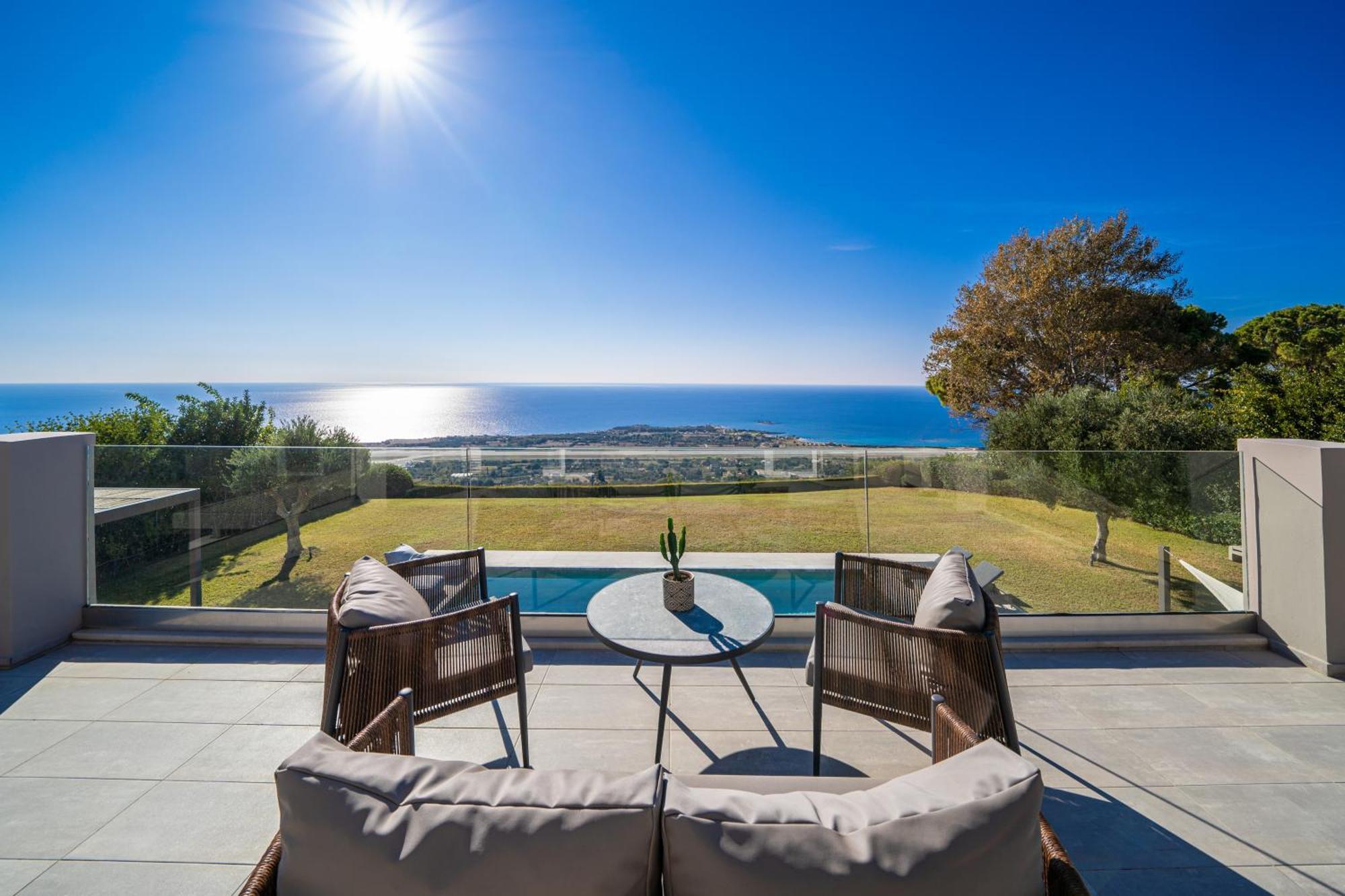 Grande Azzurro In Lakithra Villa ภายนอก รูปภาพ